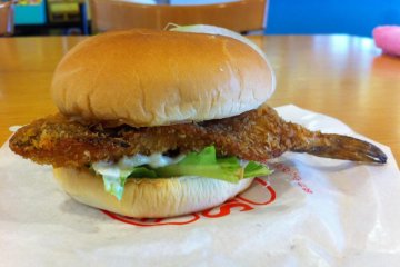 Hata hata burger with giveaway fishtail!