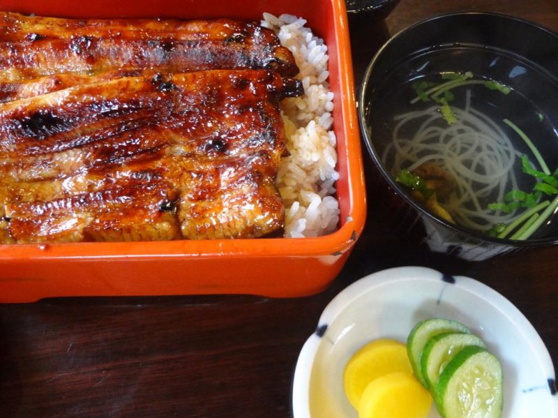 Jo-unaju with kimo-sui soup and pickles