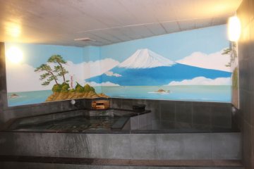 <p>The beautiful picture of Mount Fuji in the Japanese style bath</p>