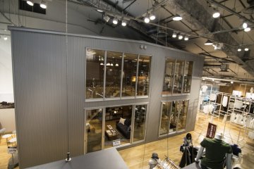 <p>Feel free to enter, or to take a look through the large sliding windows into the MUJI&nbsp;house.&nbsp;</p>