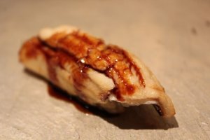 Anago (belut conger) - salah satu bahan termahal dalam menu sushi