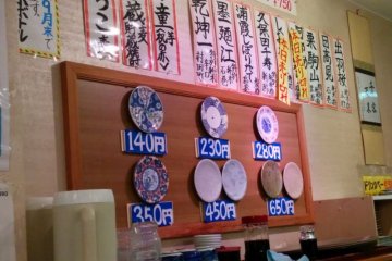 Plates at kaiten-zushi are color-coded according to price