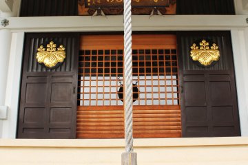 <p>The front doors of the main temple building</p>