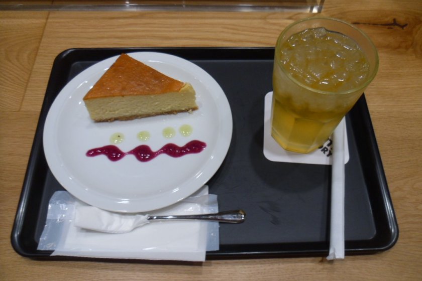 Cheesecake and apple juice