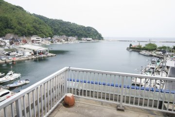 <p>Not to mention the amazing view of Mihonoseki port from the adjoining balcony.</p>