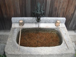 Water basin in Jiko-ji