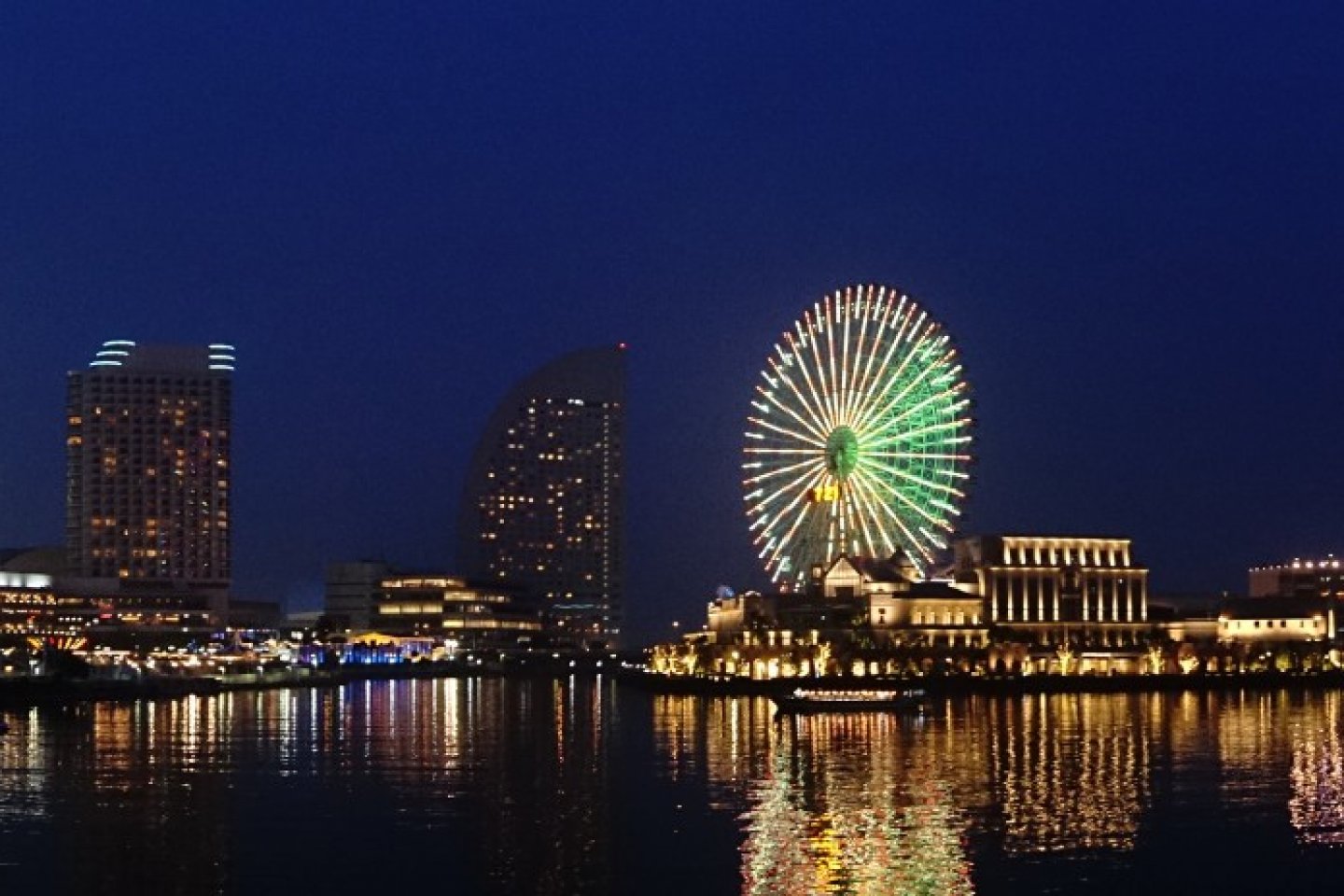 landscape pelabuhan Yokohama yang kini tampak seperti negeri dongeng