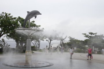 <p>Статуя дельфина</p>