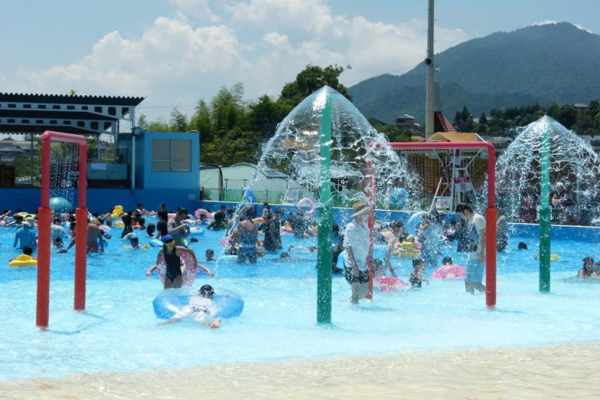 cooling fountains and wave pool