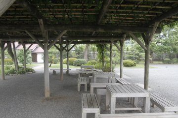 A few benches near the entrance where visitors can sit.&nbsp;