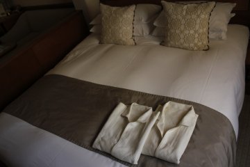 <p>The large king sized bed.</p>
