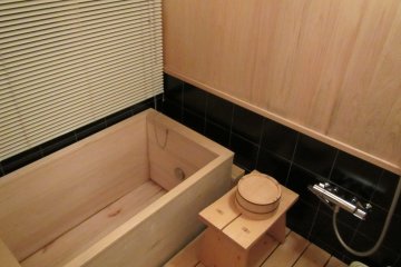 <p>The wonderfully wood scented white cypress bath and shower room</p>