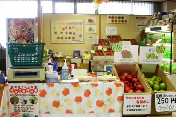 <p>Some apples you can buy from the shop</p>