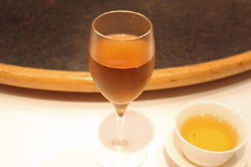 <p>The yakuzew drink and some jasmine tea</p>