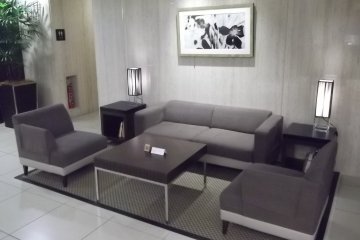 <p>The little lounge in the lobby</p>