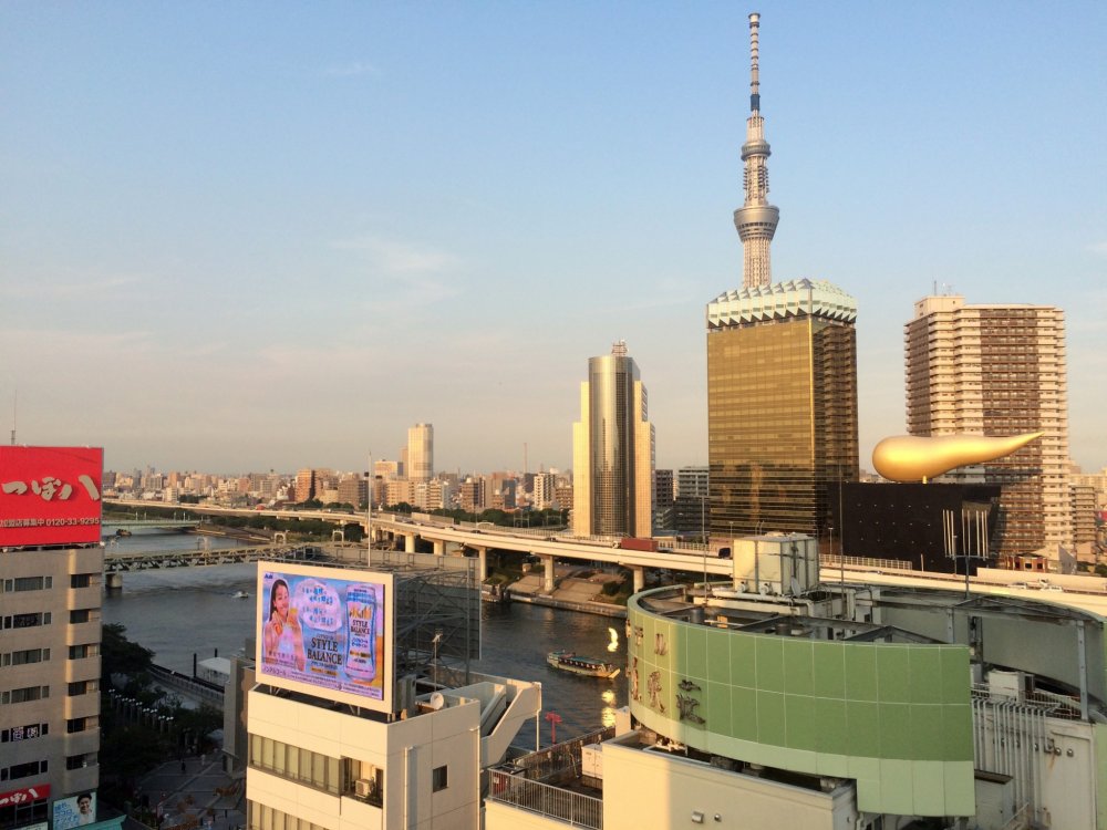 A view &nbsp;-- at 5:30 p.m. -- from the 13th floor over the Sumida River.