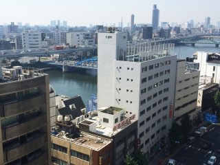 The Sumida River is lined with interesting buildings.&nbsp;