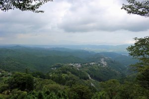 The town of Yoshinoyama and the surrounding mountains from the Hanayagura Observation Point &nbsp;
