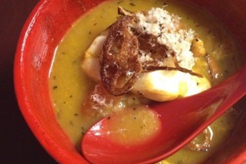 <p>Homemade soup curry</p>