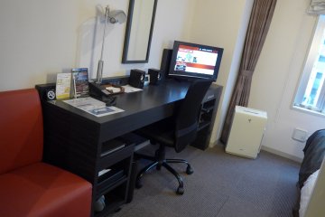 Each room comes with a good sized desk and televison, for whether you are here for business or a holiday.