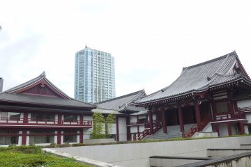 Zojoji Temple is no where near the size it used to be, but it is still a big and prominent landmark in the area.