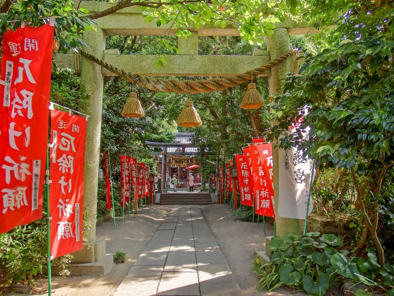 <p>Located within a quiet residential area, it would be very easy to miss this impressive shrine if not for the colorful red banners</p>