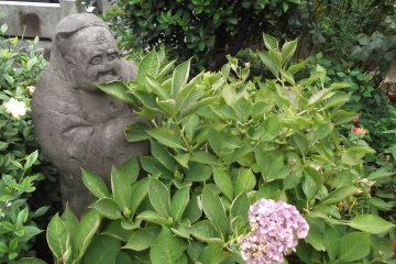 <p>Some of the statues are hiding in the foliage</p>