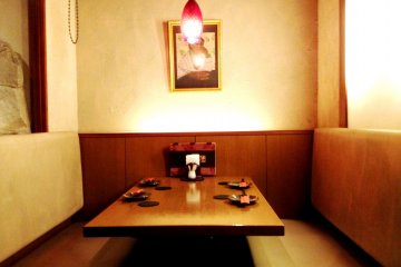 <p>Simply decorated booth seating with mood lighting and chic music.</p>