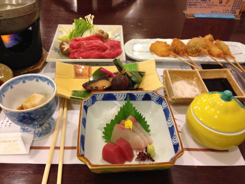<p>El restaurante del Hotel Wellnes Yamatoji sirve algunos de los platillos tradicionales de la cocina de Nara.</p>