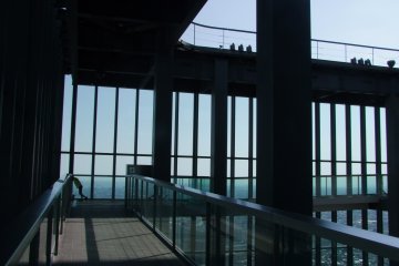 <p>Lots of glass and angles</p>