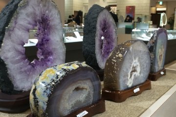 <p>In the gift shop at the Yamanashi Gem Museum.</p>