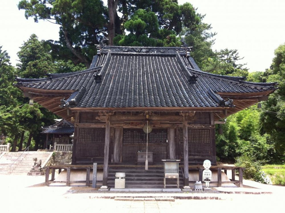 Đền Gion-ji ẩn mình trong vách núi ở thị trấn Kose, Takahashi