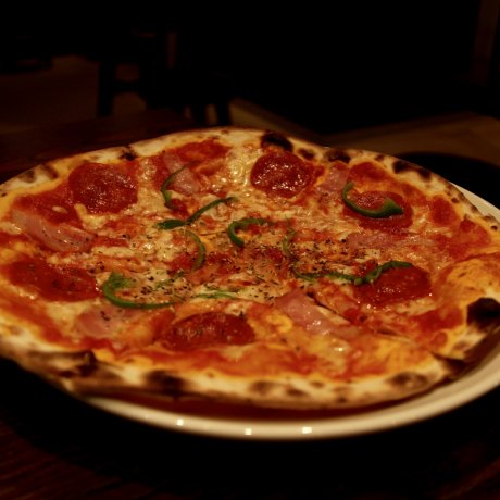Pizza ¥500 Restoran Cona