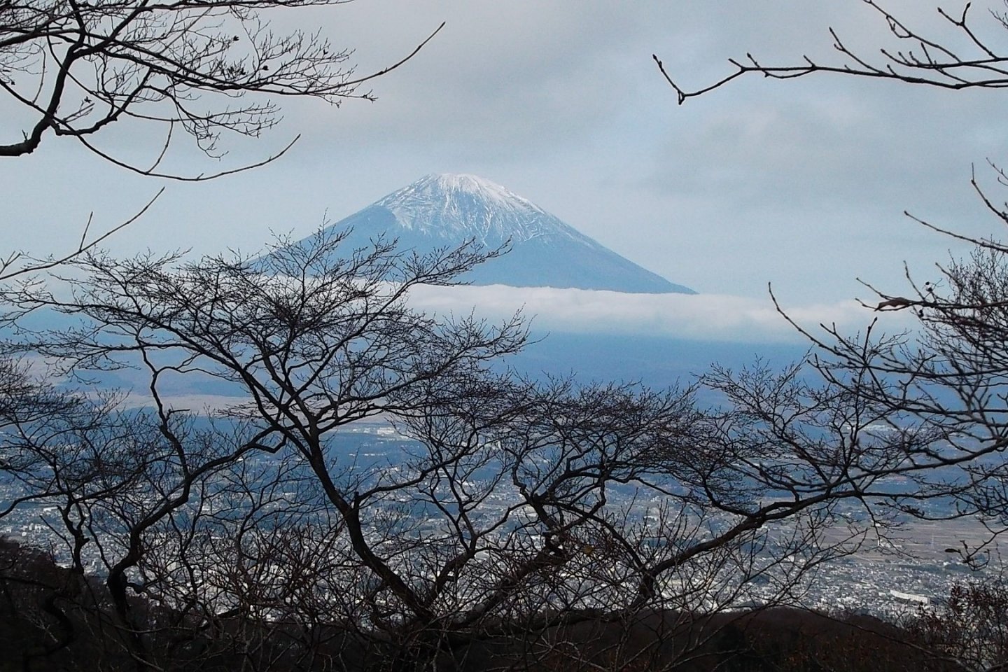 Gunung Fuji difoto dari puncak Gunung Kintoki