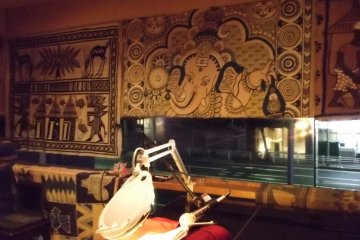 <p>Some of the groovy African decorations</p>