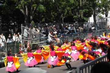 Танцоры на фестивале Йосакой Соран 