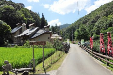 <p>The museum&#39;s location is deep within a beautiful, remote valley not far from the famous Shimanto River.</p>
