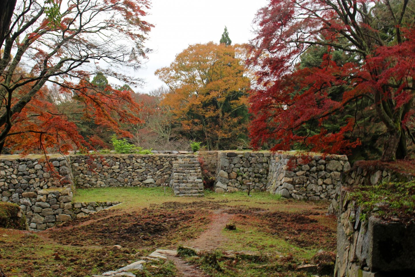Autumn colors and the Taiko Turret/Jugokentamon Gate foundations fromm the bottom of the keep tower foundations
