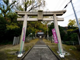 The approach to Yakuri Temple