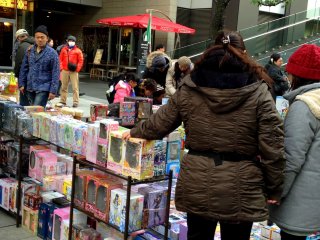 Several anime toys and figurines are on display ranging from &yen;1000 to as much as &yen;30000 or even more
