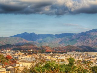 Depuis le pont d&#39;observation du parc Funaokayama vous pouvez appr&eacute;cier une superbe vue sur Kyoto
