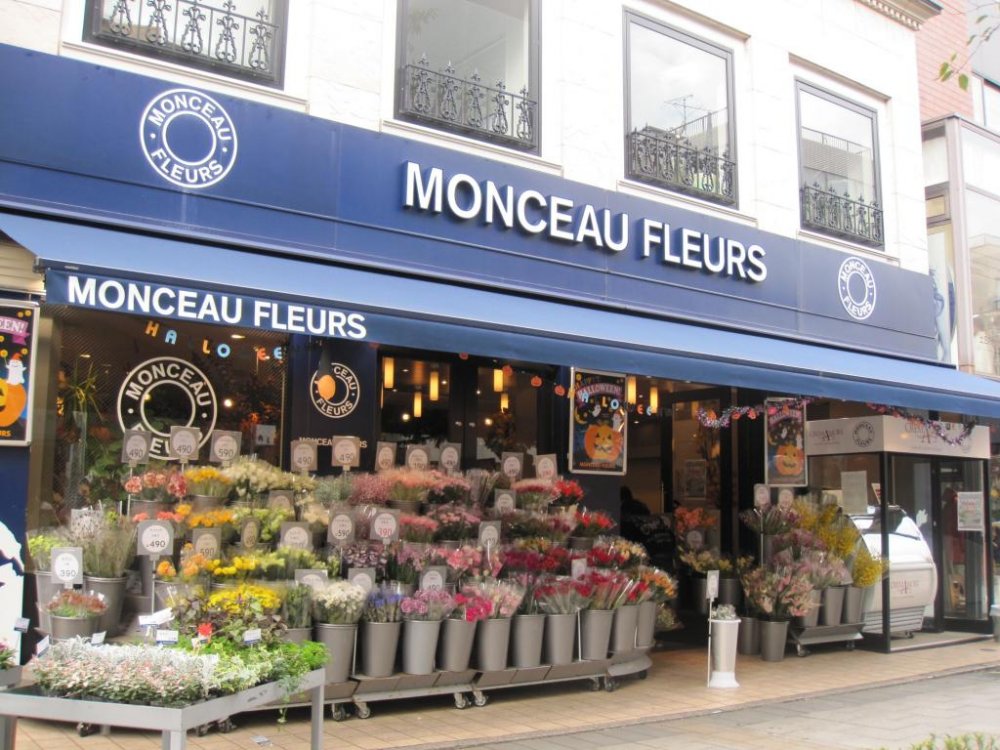 Monceau Fleurs, a French florist shop on relaxing Green Street