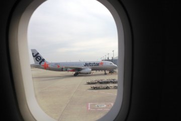 Jetstar Japan은 현재 간사이에서 나리타 공항까지 매일 세 번 운항합니다.