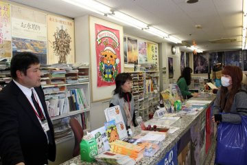 <p>Visitors to Nara receive service at the Nara City Tourist Information Center&#39;s Kintetsu Nara Station Office</p>
