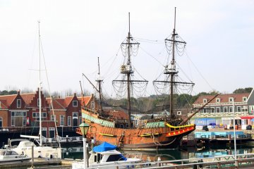 <p>Pirate ship?!</p>

