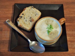 Homemade bread with black soybean and a delicious kiku-imo potage soup
