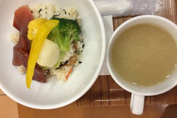 <p>The tuna and vegetable rice bowl comes with miso soup.</p>
