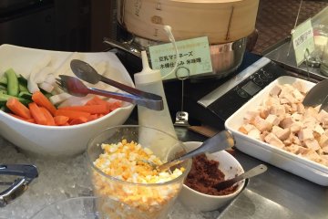<p>The food on the salad bar is healthy and fresh.</p>

