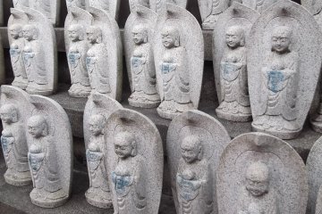 <p>Statues at one of the town&#39;s Buddhist temples</p>
