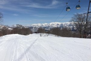 Early access to the slopes if staying at the lodge